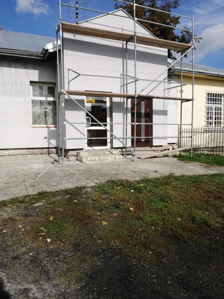 Remiza OSP Buszkowice (gmina Żurawica) )w powiecie przemyskim przeszła gruntowny remont. Budynek robi wrażenie [ZDJĘCIA]