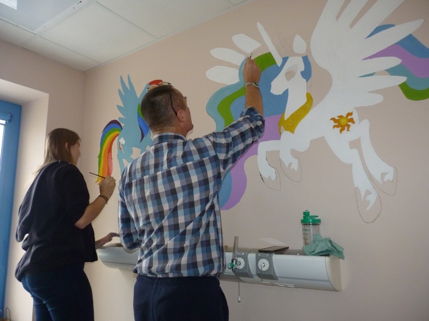 Uczniowie ZSE w Radomsku ubarwili szpital