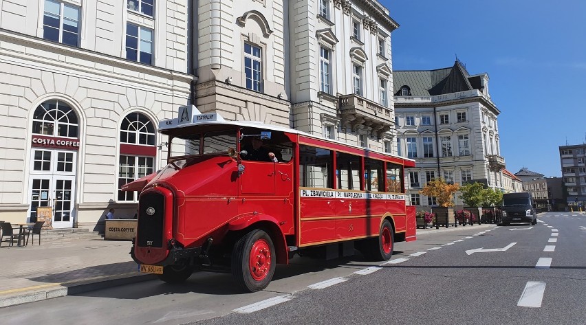 Woził pasażerów przedwojennej Warszawy. 88-letni autobus Somua Six znów wyjechał na stołeczne ulice