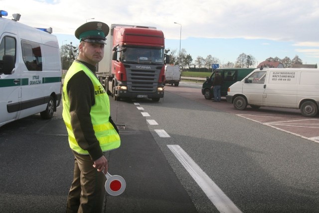 Kontrola na granicy z Czechami. Zobacz, jak to wygląda w Chałupkach