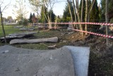 Ogrodzenie cmentarza komunalnego w Tychach-Wartogłowcu unikatem. To dzieło Marka Dziekońskiego. Trwa remont