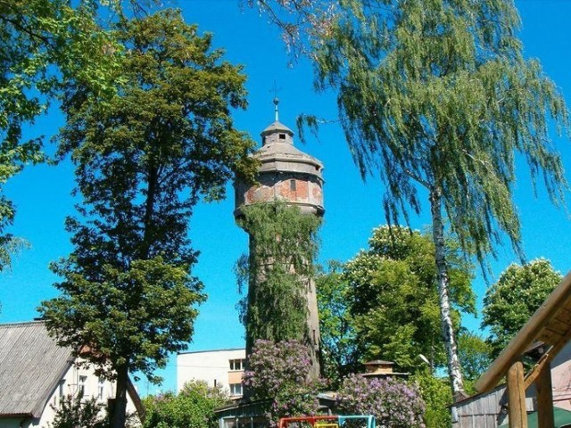 Wieża ciśnień - niezwykłe wielokondygnacyjne, śliczne zabytkowe obiekty. Wieża ciśnień w Nowym Dworze Gdańskim.