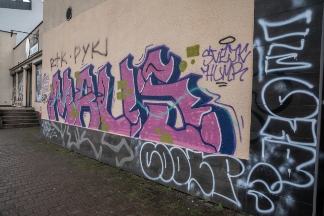 Graffiti na kamienicach przy ul. Halickiej i na wiadukcie przy ul. Miodowej. Aż żal patrzeć...