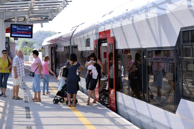 Pasażerowie PKM narzekają na brak biletomatów na stacjach. To się wkrótce zmieni
