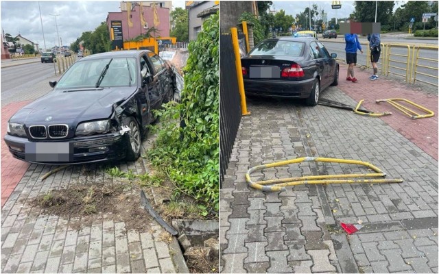 BMW uderzył w bariery i ogrodzenie na ulicy Okrzei we Włocławku