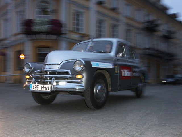 Elektryczne auta biorące udział w rajdzie wzbudzały ogromne zainteresowanie,  tym razem hybrydowe auta pokażą wystawcy