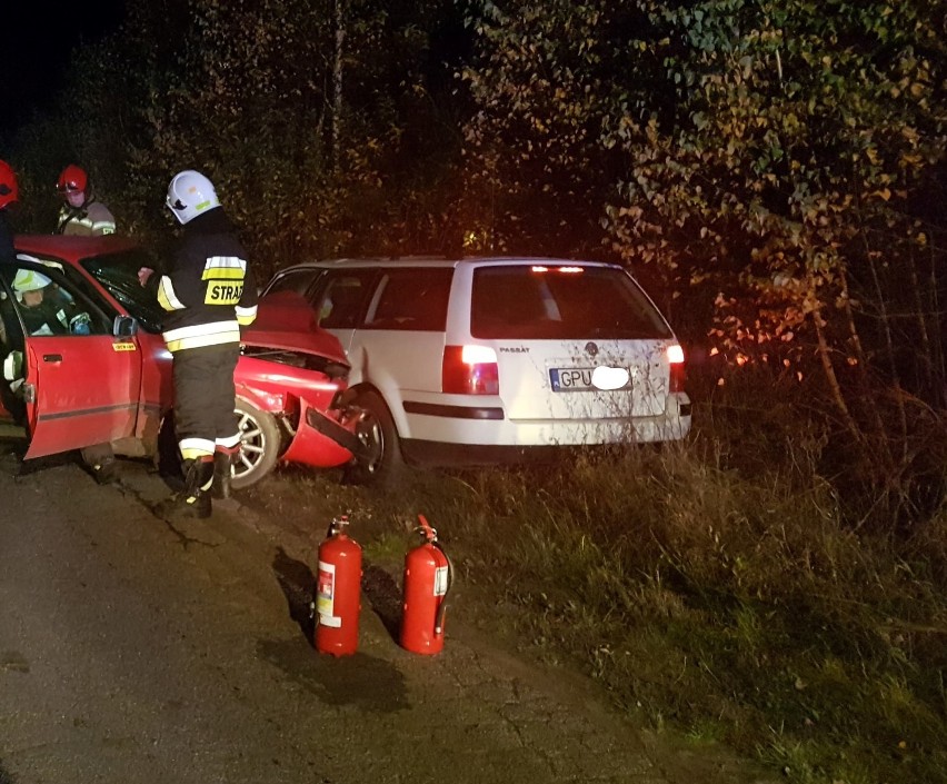 Zderzenie czołowe na drodze Domatowo - Leśniewo w powiecie puckim: pijany sprawca zabrany przez LPR