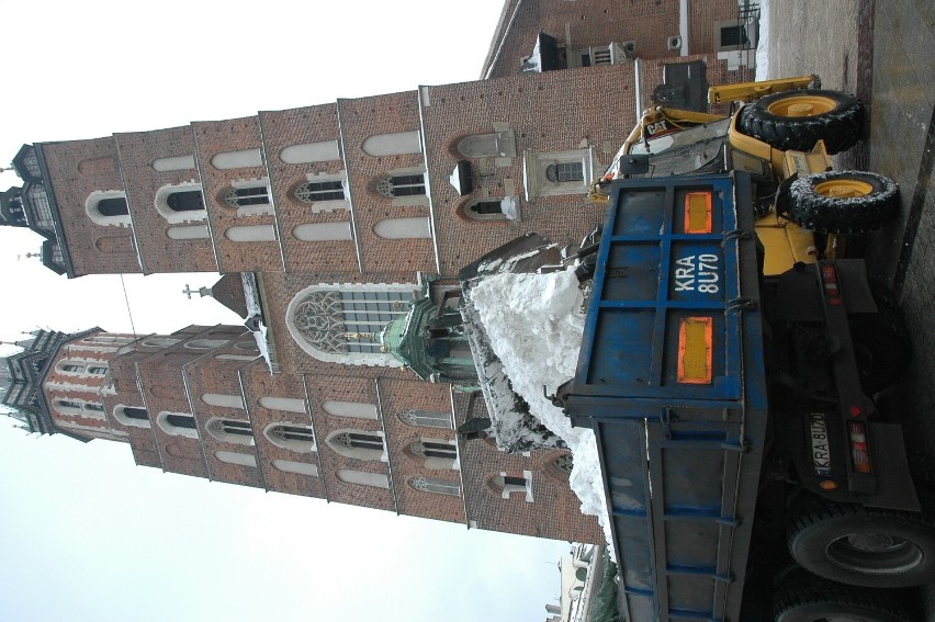 Sprzątanie śniegu z krakowskich ulic w poprzednich latach było normą 
