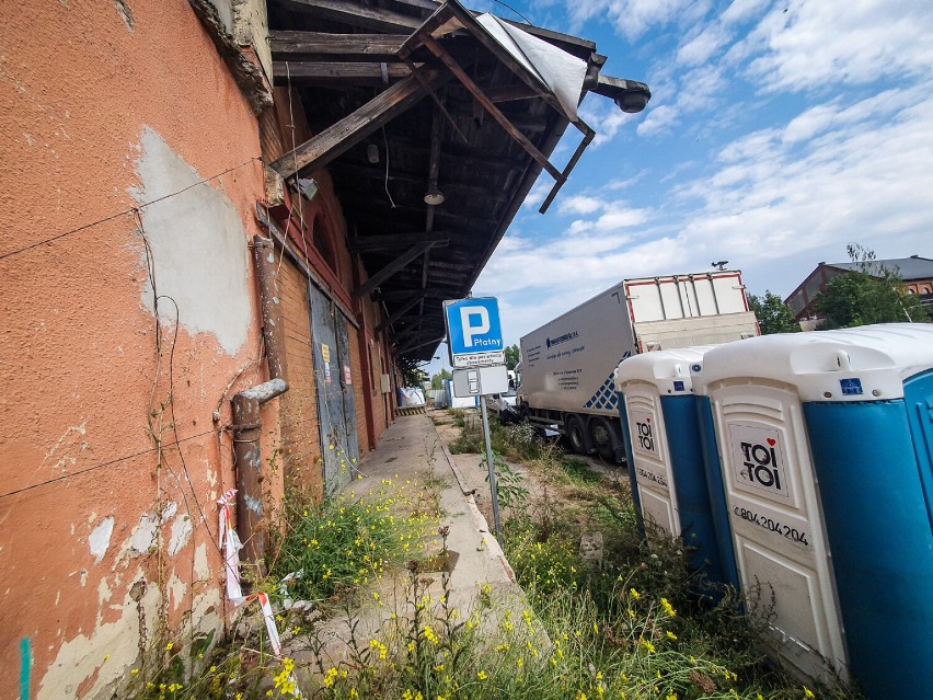 Niebezpieczne odpady z Leszna z okolic dworca PKP będą...