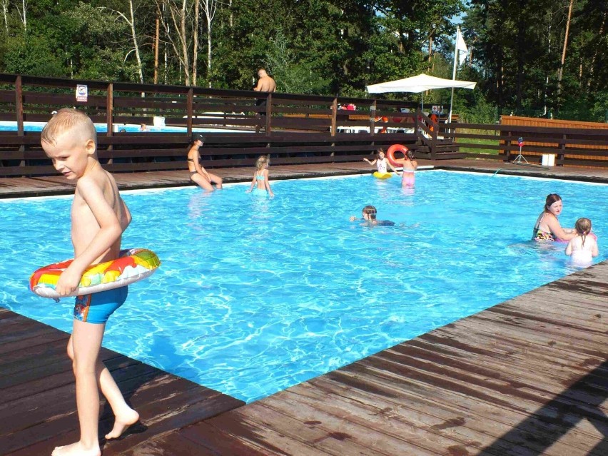 Nieco zapomniane letnie baseny w Starachowicach wciąż działają. Zobacz zdjęcia
