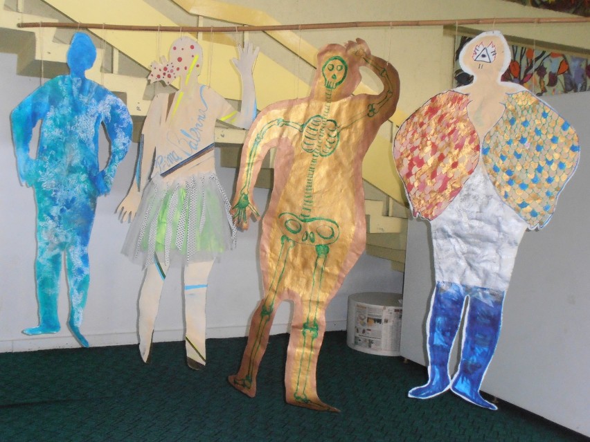 Wystawa prac plastycznych Grupy Antyrama z Gimnazjum nr 6 w Zielonej Górze (zdjęcia)