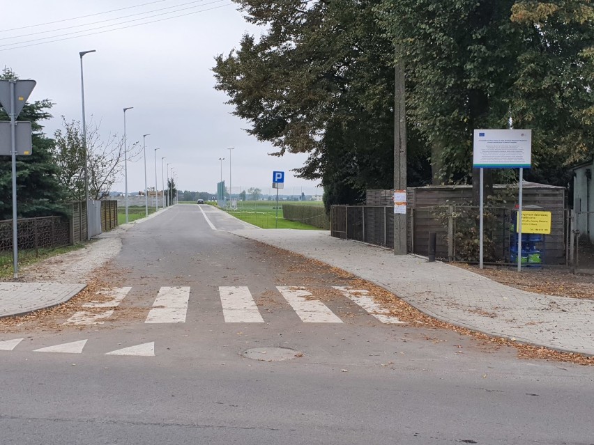 Zakończyła się przebudowa drogi przy szkole w Broniszewicach