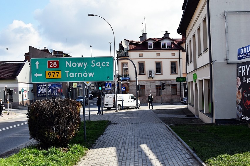 Ruch samochodowy w centrum Gorlic odbywa się na starych...
