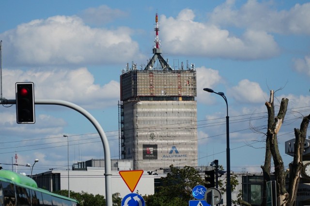 W styczniu 2020 roku rozpoczęła się modernizacja energetyczna budynku Uniwersytetu Ekonomicznego w Poznaniu – Collegium Altum. To jedna z największych inwestycji w niemal stuletniej historii uczelni. Ma potrwać dwa lata.

Przejdź do następnego zdjęcia ------>