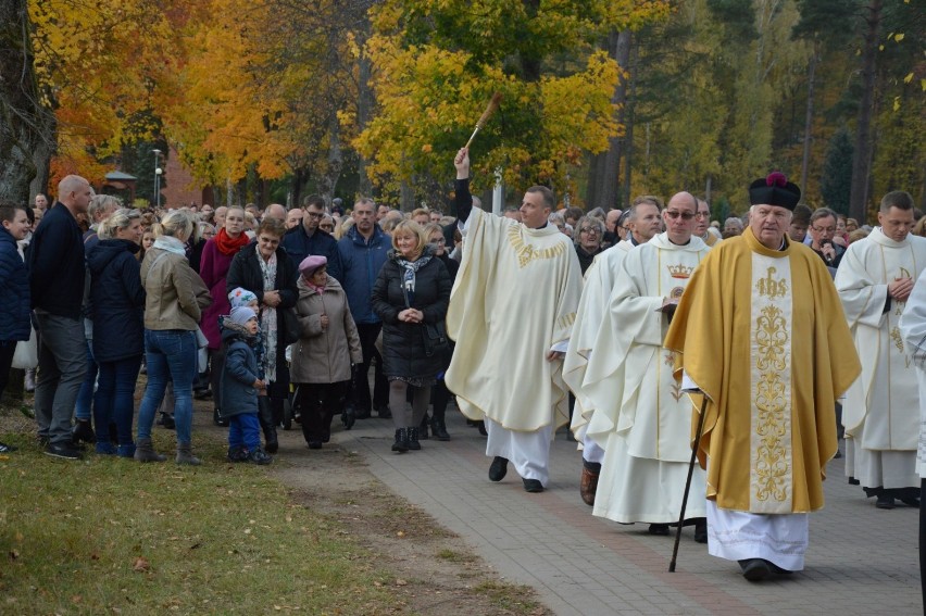 Uroczystość Wszystkich Świętych na lęborskim cmentarzu