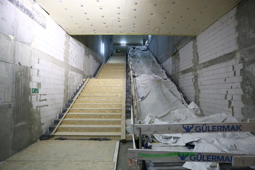 Metro na Wolę. Stacja Młynów jest jeszcze placem budowy. Pojedziemy nią najwcześniej za rok