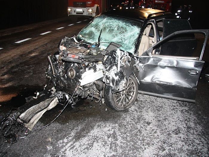 Wypadek na krajowej trójce. Śmierć poniósł 64-letni kierowca vw passata [ZDJĘCIA]