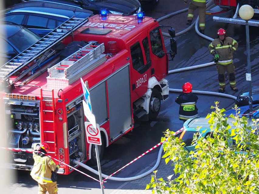 Pożar bloku mieszkalnego na Ursynowie. Ewakuowano mieszkańców