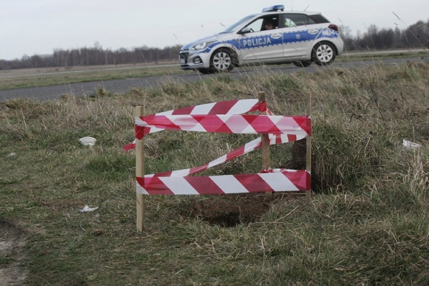 Bomba na lotnisku w Legnicy, 22 lata temu tędy szli...