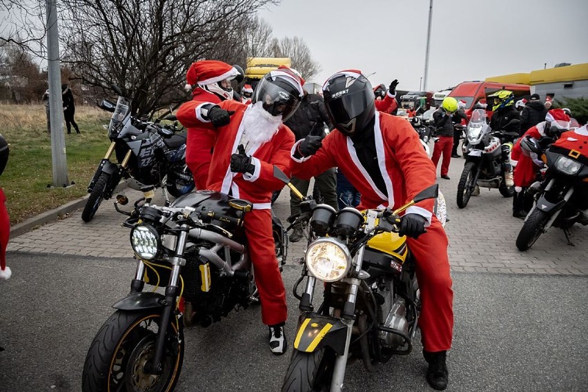 Wałbrzych: Mikołaje na motocyklach. Wielka parada przejechała przez miasto (ZDJĘCIA)