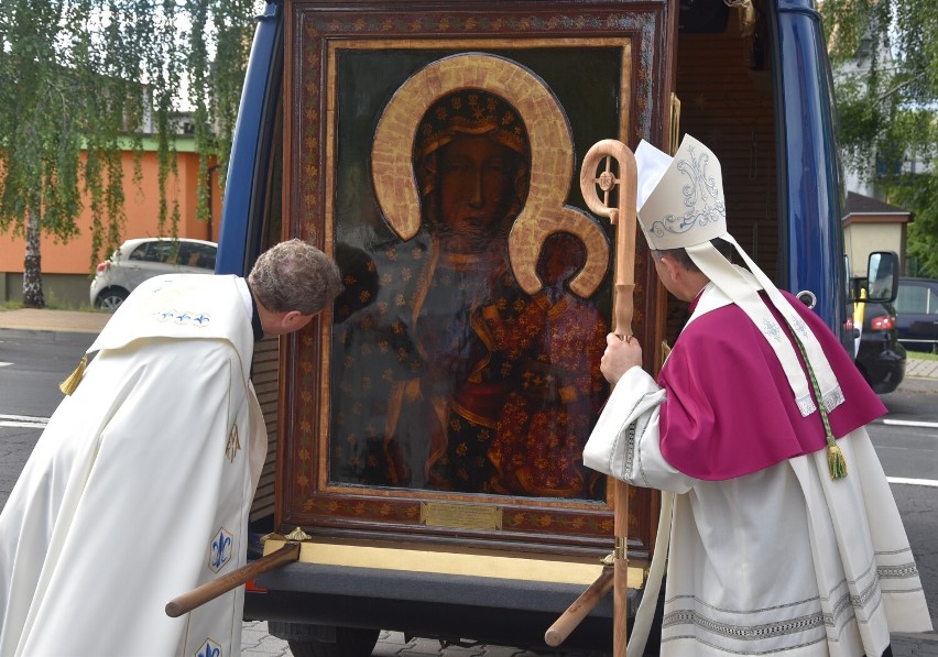 Kopia Cudownego Obrazu Matki Bożej Jasnogórskiej dotarła do Chodzieży