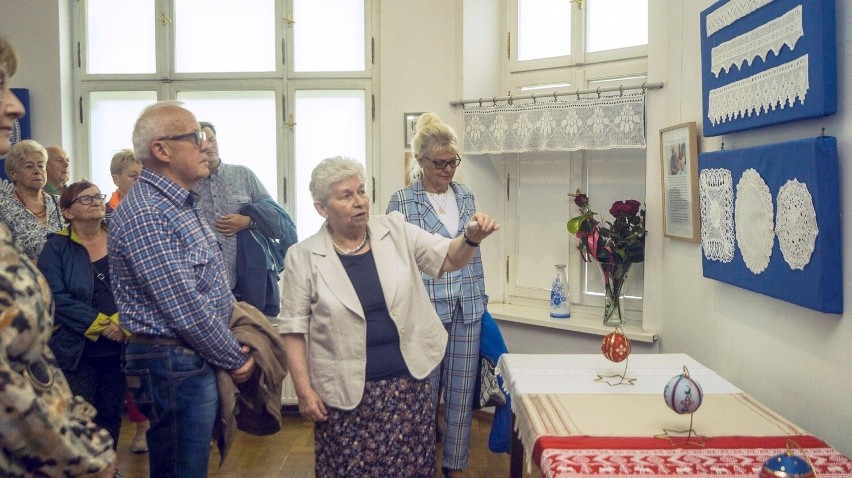 Ceniona hafciarka  Anna Mazurkiewicz pokazała piękne koronki na wystawie w Muzeum im. Jana Kasprowicza