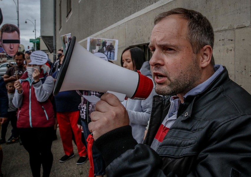 Mieszkańcy Ujeściska protestujący przed gdańskim Sądem...