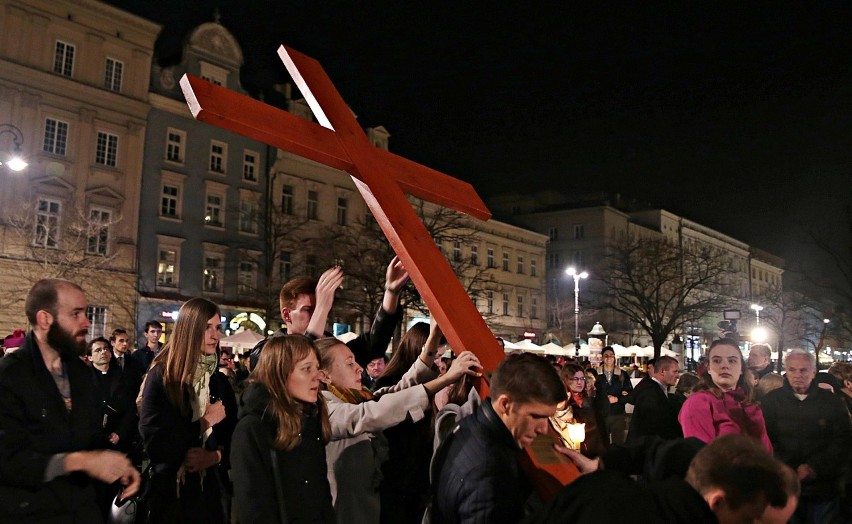 Kraków. Studenci wzięli udział w Drodze Krzyżowej [ZDJĘCIA]
