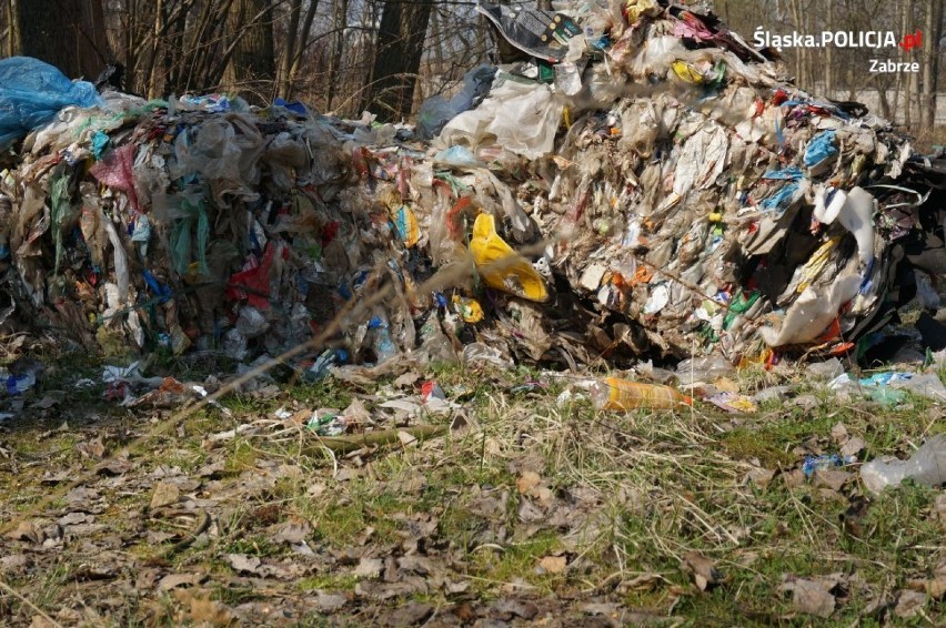 Zabrze: przewozili i wyrzucili niebezpieczne odpady. ZDJĘCIA