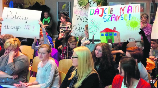 W Krynicy rodzice i nauczyciele protestują przeciwko likwidacji szkoły w centrum uzdrowiska. Zdjęcie z posiedzenia komisji rady miasta i gminy Krynica, podczas której dyskutowano o szkołach