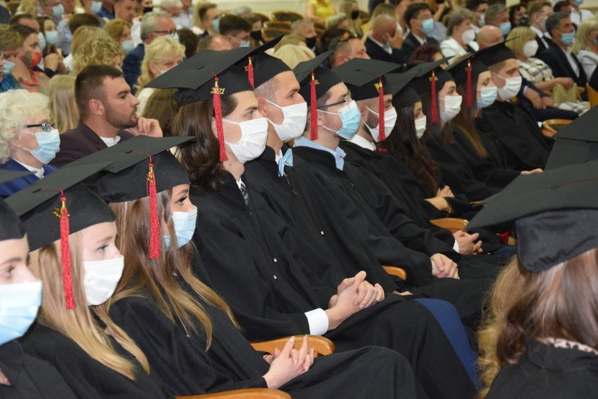 Podczas uroczystości absolwenci medycyny przyznali też swoim...