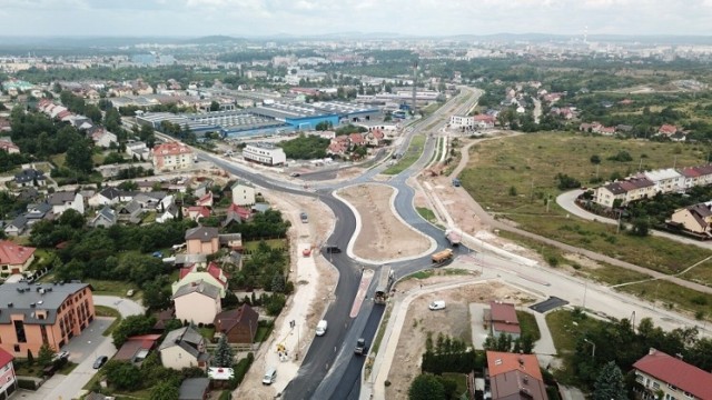 Nastole, Czernidło, Pradło to jedne z wielu kieleckich ulic o dziwnie i śmiesznie brzmiących nazwach. Słyszeliście o nich? Jeśli nie to zobaczcie, gdzie się znajdują. 


>>>ZOBACZ WIĘCEJ NA KOLEJNYCH SLAJDACH