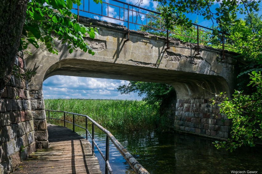 Dąbrówno, rzeka Wel i most kolejowy
