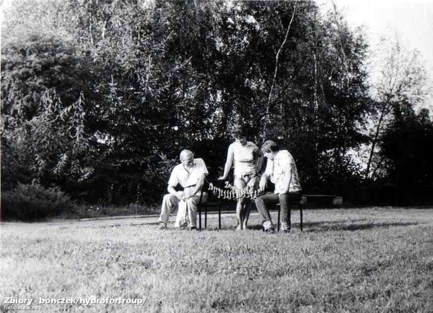 1964, Rodzinny grzybowy grill w koneckim parku