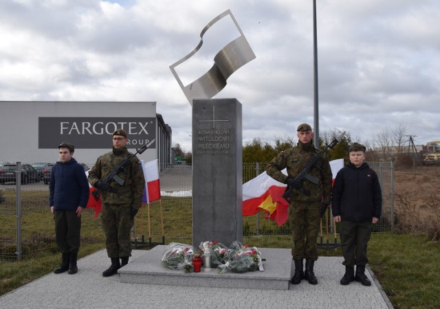 Od złożenia kwiatów m.in. pod pomnikiem Rotmistrza Pileckiego rozpoczęły się Łomżyńskie Dni Pamięci Żołnierzy Wyklętych.