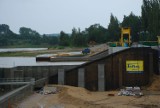 Zgorzelec/Bogatynia: Spuszczają wodę ze zbiornika w Niedowie.Może zostać zamknięty most w Ręczynie