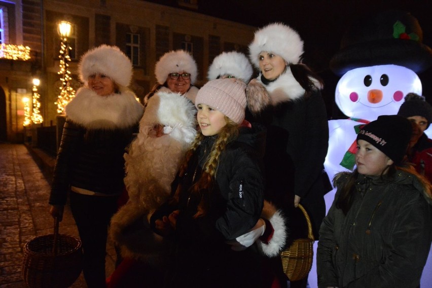 W czwartek, 6 grudnia o godz. 17 na przedzamczu Pałacu...