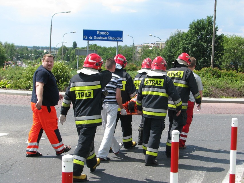 PILNE: Wypadek w Tarnowskich Górach. Autobus MZKP zderzył się z ciężarówką [ZDJĘCIA, WIDEO]