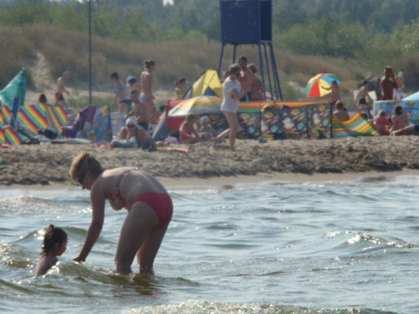 Zabawa na plaży w Mikoszewie. Upalne dni nad morzem