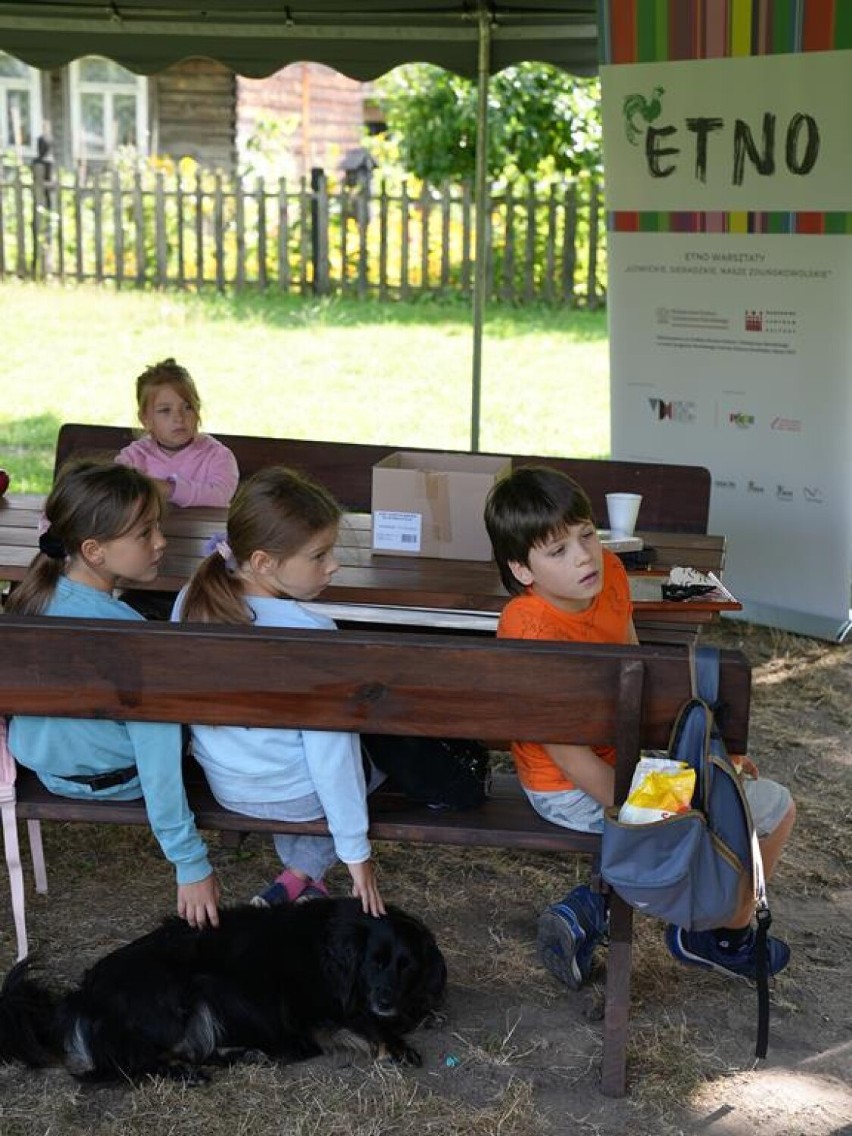 Terenowe etno warsztaty Miejskiego Domu Kultury dla dzieci w sieradzkim skansenie