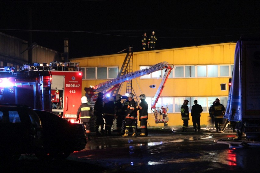 Pożar w Silum Opojowice gasiło dziewięć zastępów straży