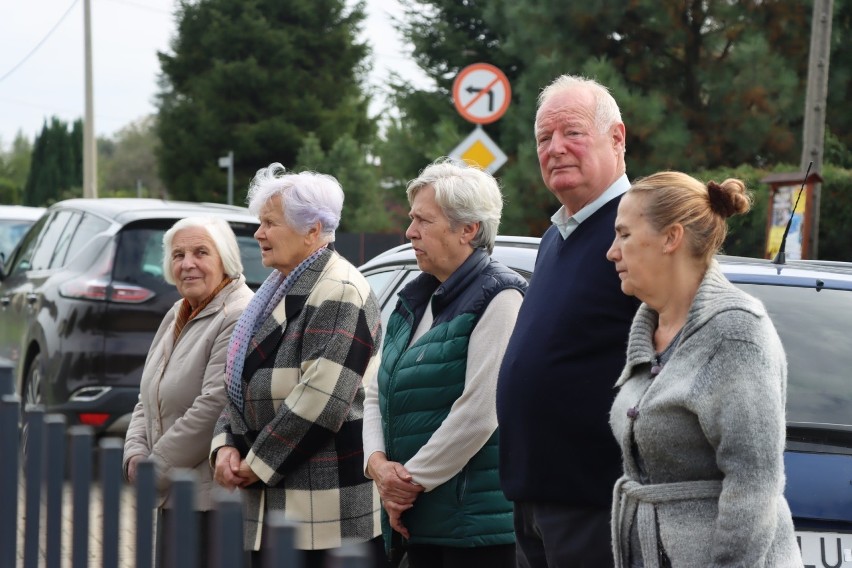 Ku pamięci poległych pod Kraśnikiem i Polichną. Zobacz zdjęcia z uroczystego odsłonięcia tablic na cmentarzu przy ulicy Lipowej