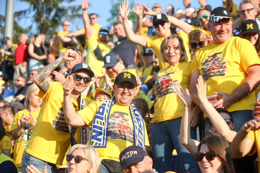 Na stadionie w Lublinie zabawa trwa! Zobacz zdjęcia kibiców Motoru Lublin na meczu ze Spartą Wrocław