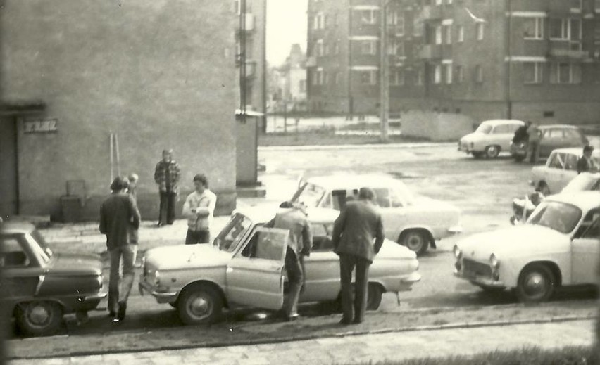 Samochody na ulicach Grodziska w okresie przedwojennym oraz po 1989 roku