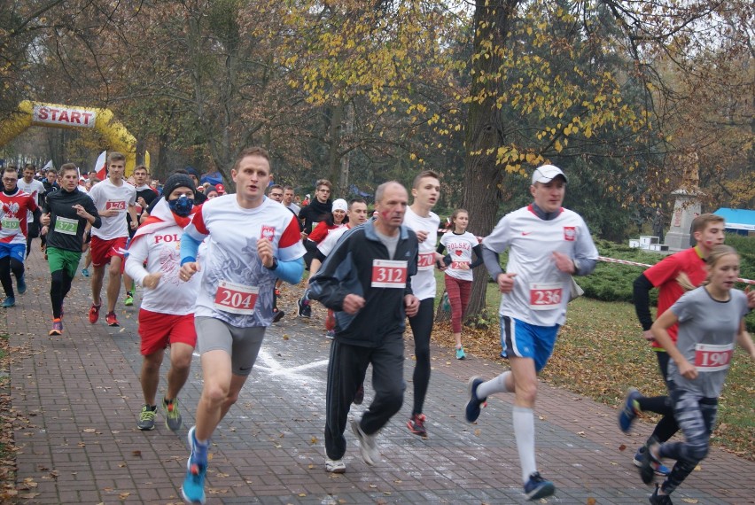 IV Powiatowy Bieg w 100 - lecie Niepodległości w Śremie