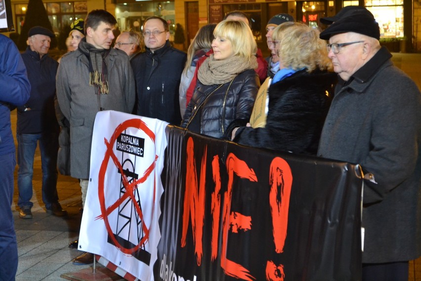 TVP Info w Rybniku na rynku kręciła protest mieszkańców przeciw budowie kopalni Paruszowiec