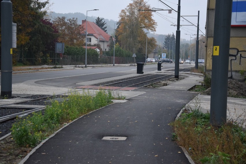 Ścieżka rowerowa powstaje pomiędzy jezdnią ul. Kostrzyńskiej...