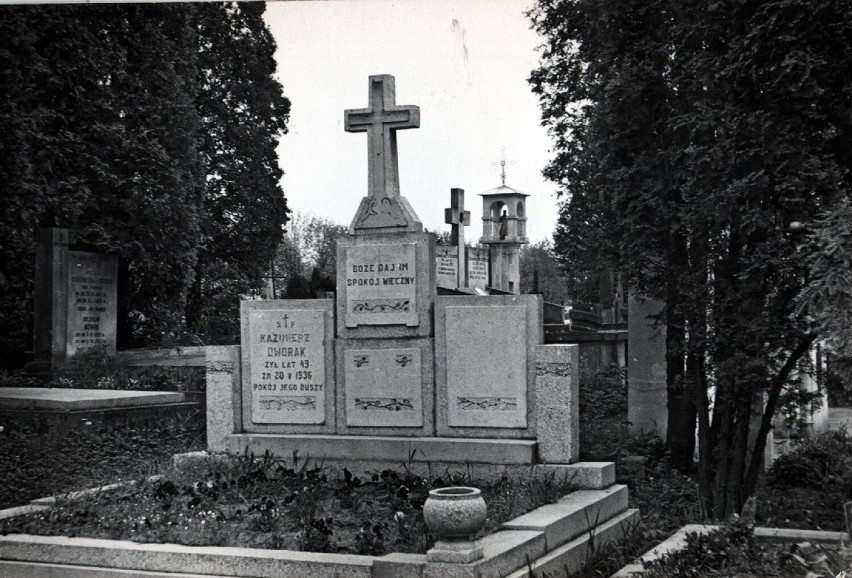 Zobaczcie archiwalne zdjęcia cmentarza w Końskich na...