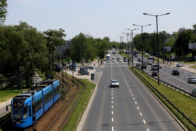 Planowana nowa linia tramwajowa ma przebiegać od skrzyżowania ulic Wielickiej, Teligi, Kostaneckiego do osiedla Rżąka i ewentualnie dalej do Wieliczki.