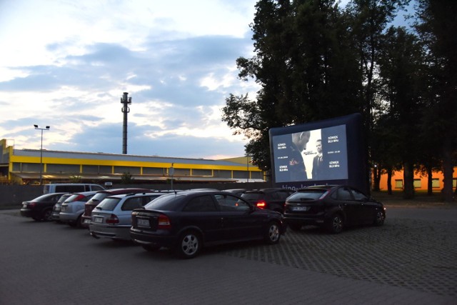 27 czerwca w kinie samochodowym w Międzyrzeczu wyświetlono film "Szybcy i wściekli 7".